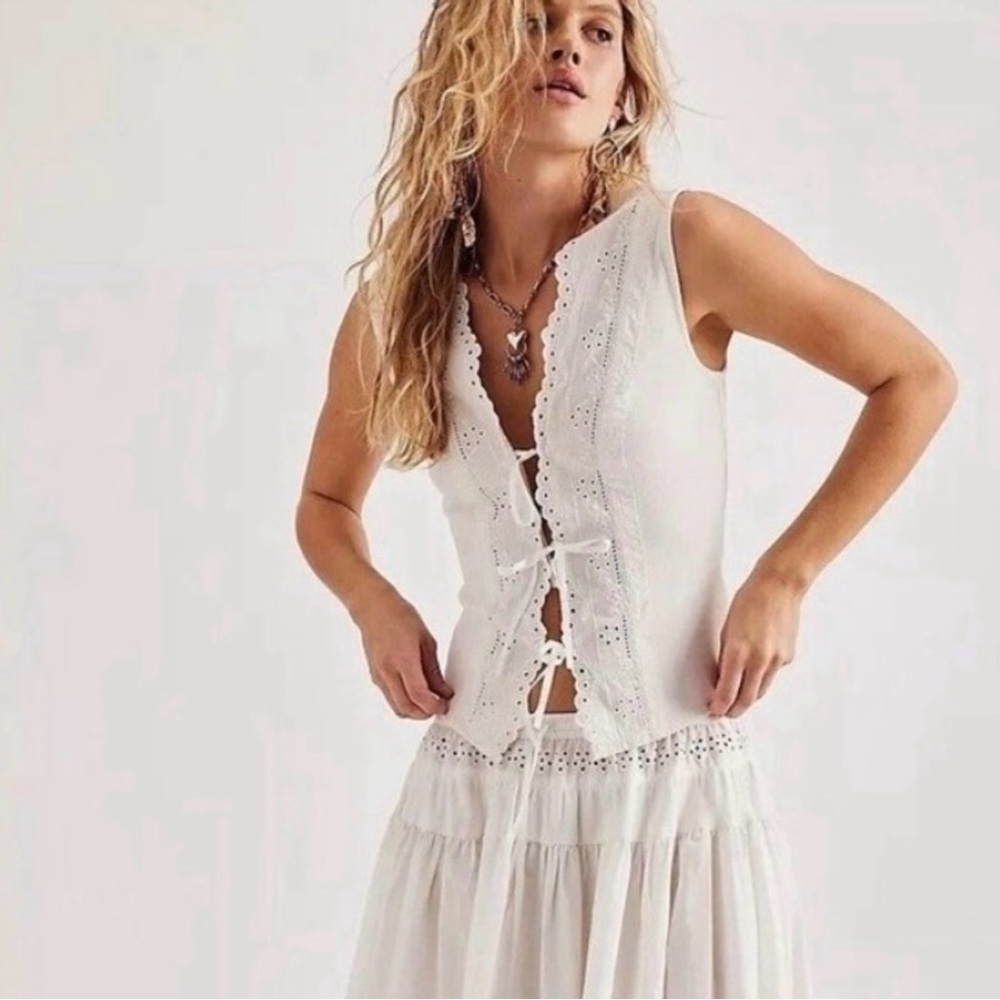 Free People Gesibelle white eyelet skirt.